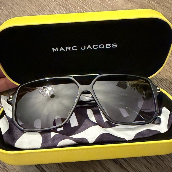 Marc Jacobs Oversized Shield Sunglasses 🖤 Luxe BlackLike New w/ Case